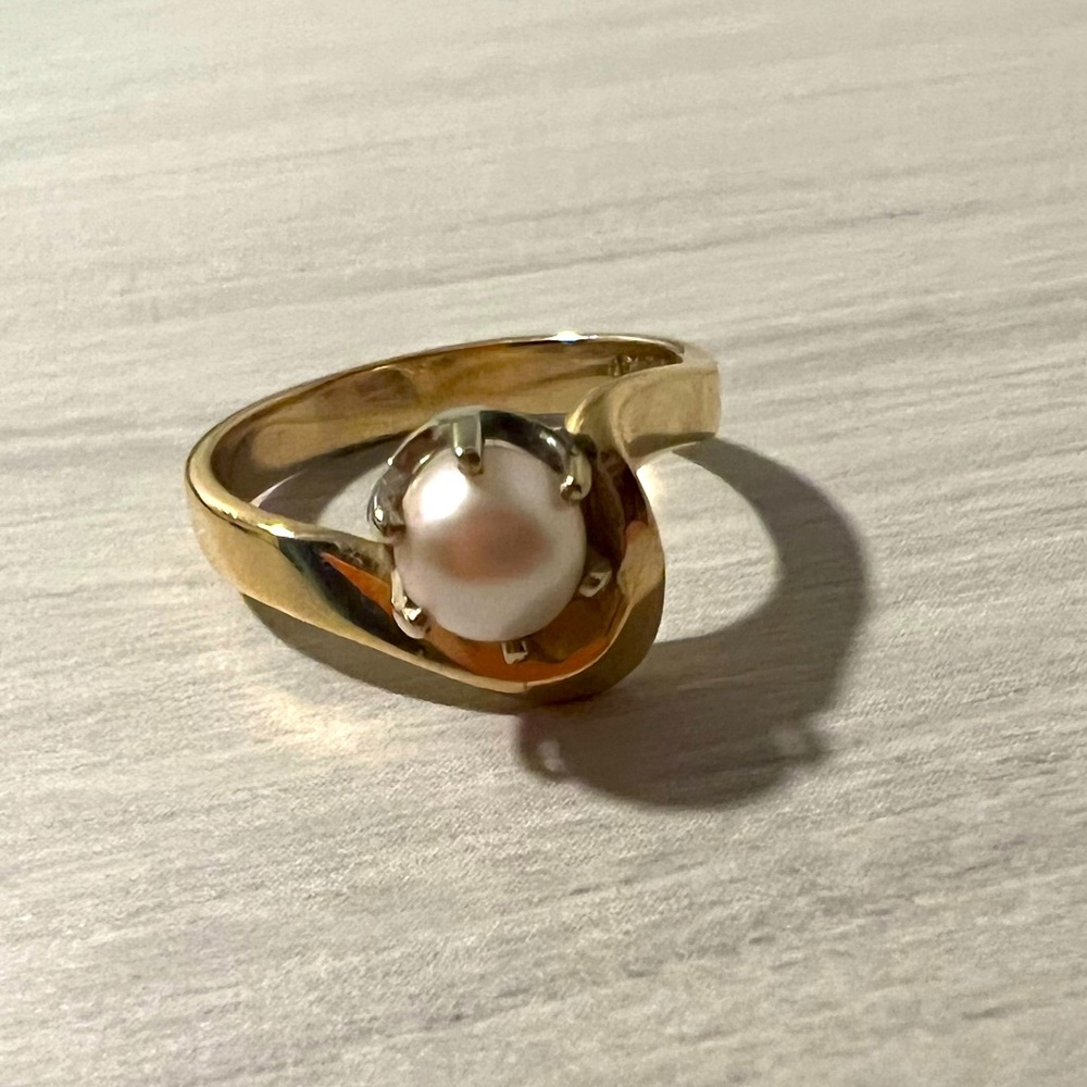Vintage 14k Gold Ring With Beautiful Real Freshwater Pearl